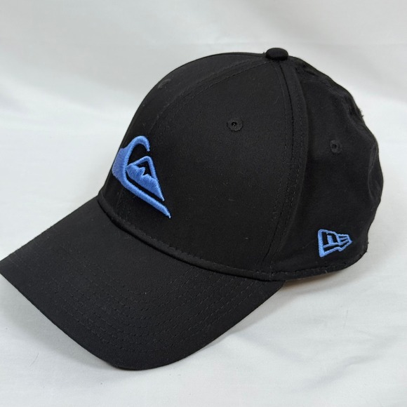 Quiksilver New Era 39Thirty Black Blue Fitted Hat Cap Mens Small Medium S/M - Picture 1 of 12